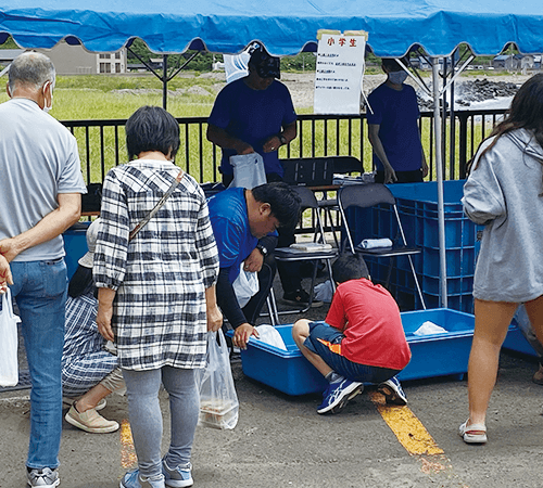 神恵内交流センター職員も祭りの運営をサポート